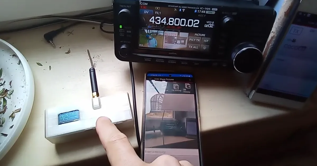 Simple D-STAR Transceiver Uses Inexpensive Hardware