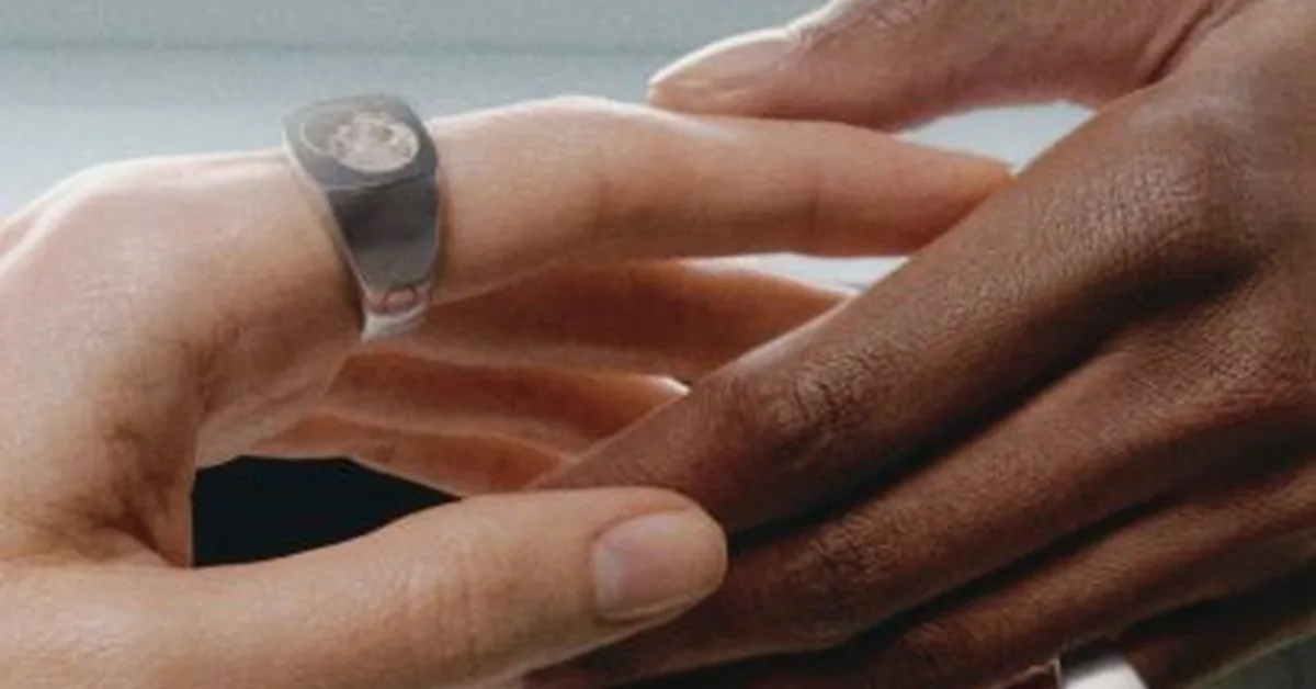 Quartz ring proves its wearer is human in the age of AI