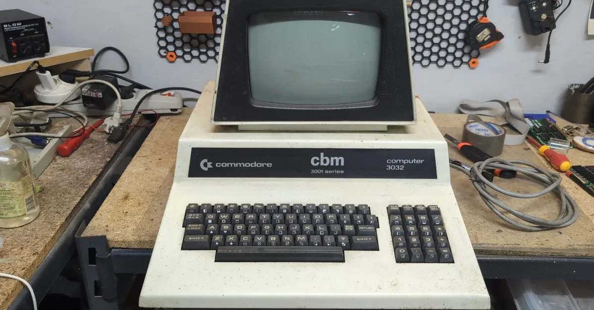 Restoring a Commodore PET 3032 in Rough Condition