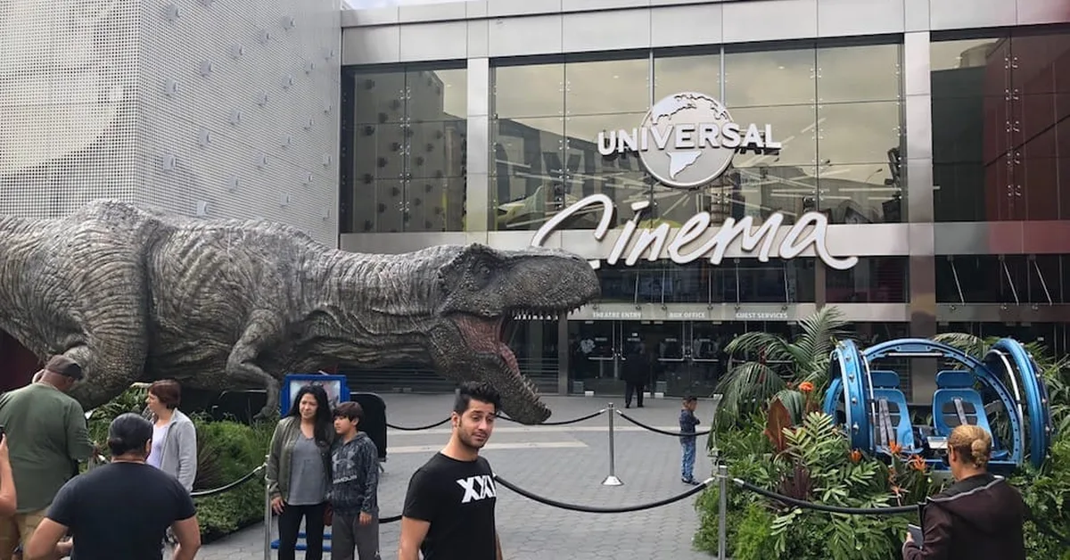 Universal promises to wedge open a longer theatrical window for its films