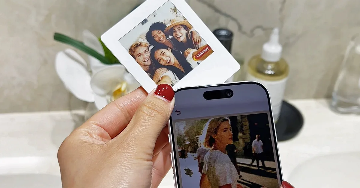 These electronic Polaroids are powered by your phone's NFC chip