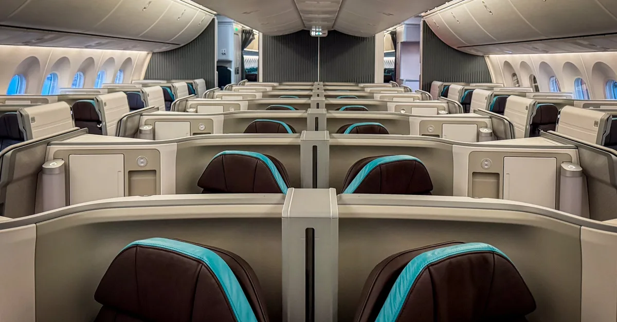 Tropical transpacific flair: Hawaiian Airlines Boeing 787 Dreamliner business class