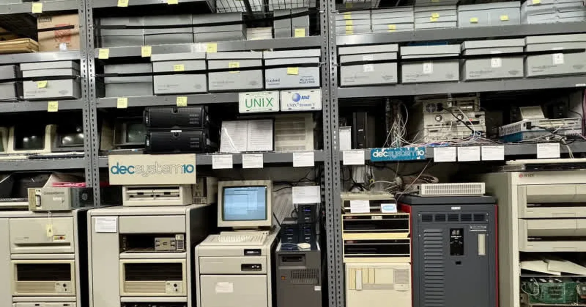 The Interim Computer Museum puts 28 classic computer systems on the internet