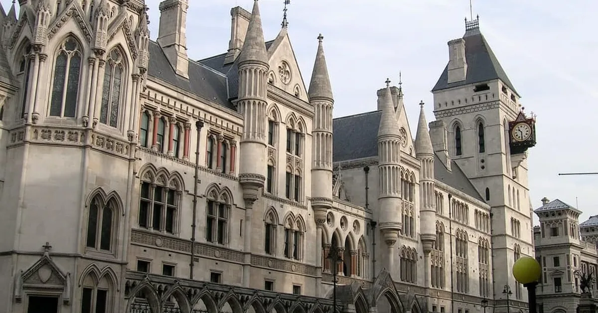 Witness Caught Using Smartglasses in Court Blames it all on ChatGPT