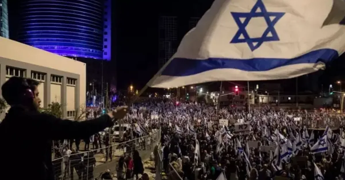 Israelis dance on at Tel Aviv 'bunker party' as missiles fly