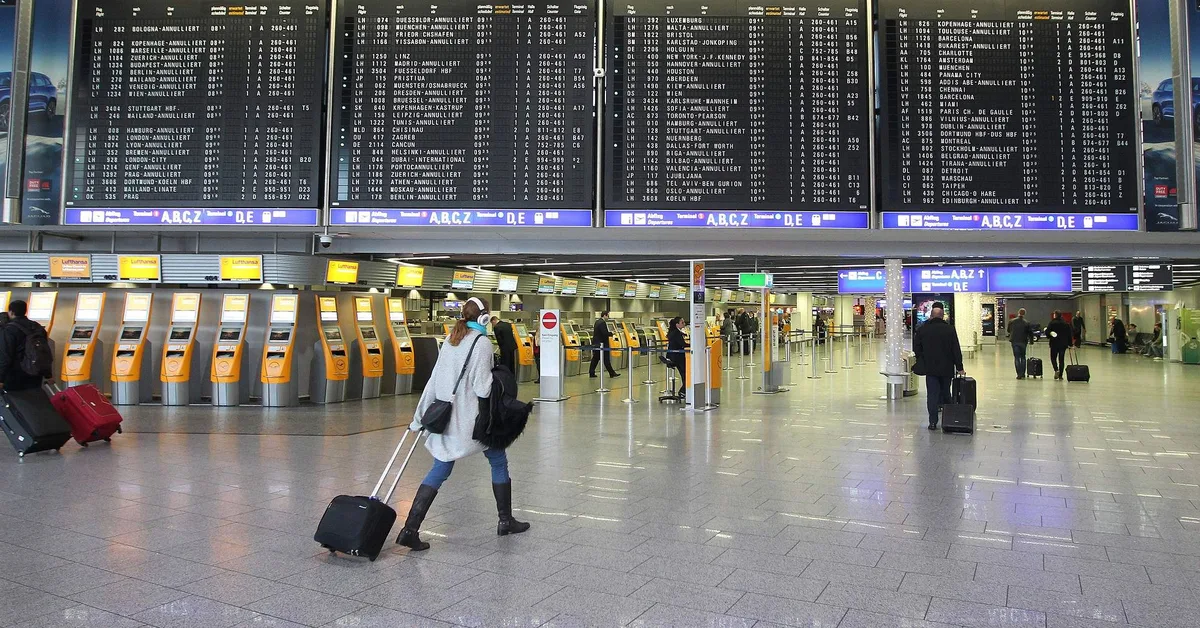 Lufthansa flights axed as pilots walk out