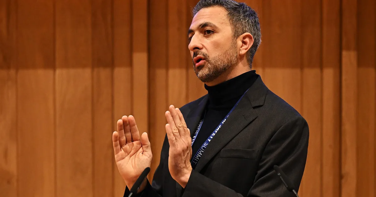 Another longtime Microsoft executive is retiring