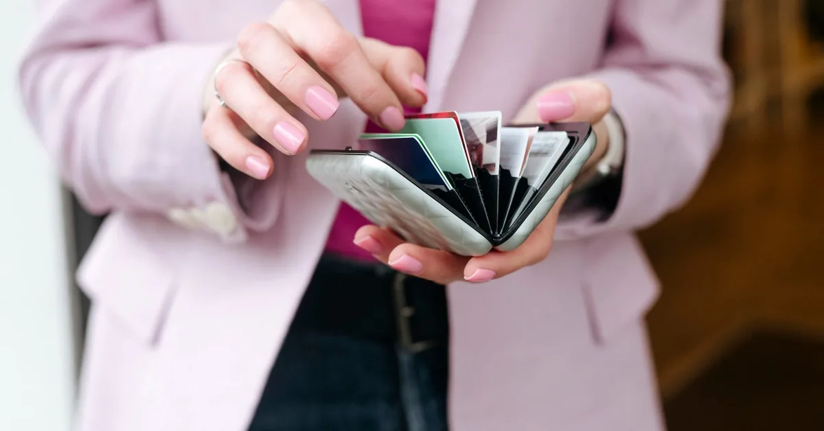 Yes, you can hold more than 1 of the same business credit card. Here's why you might want to