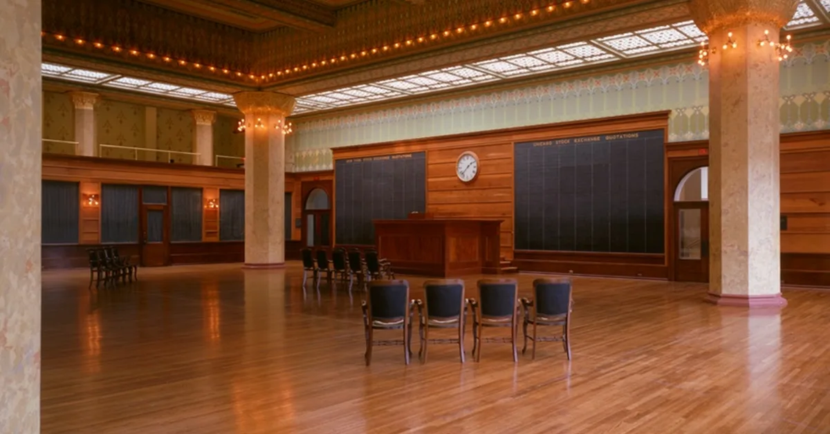 Scaling Ultrasound Volumetric Reconstruction via Mobile Augmented Reality