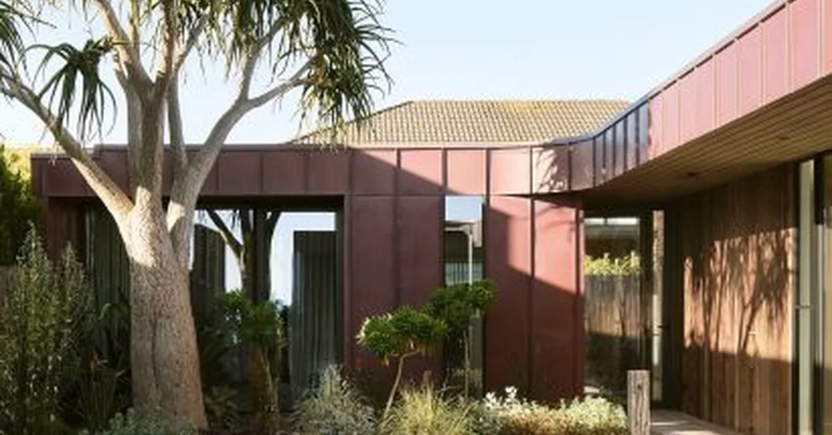 Splinter Society uses "warm, natural palette" for coastal home in Australia