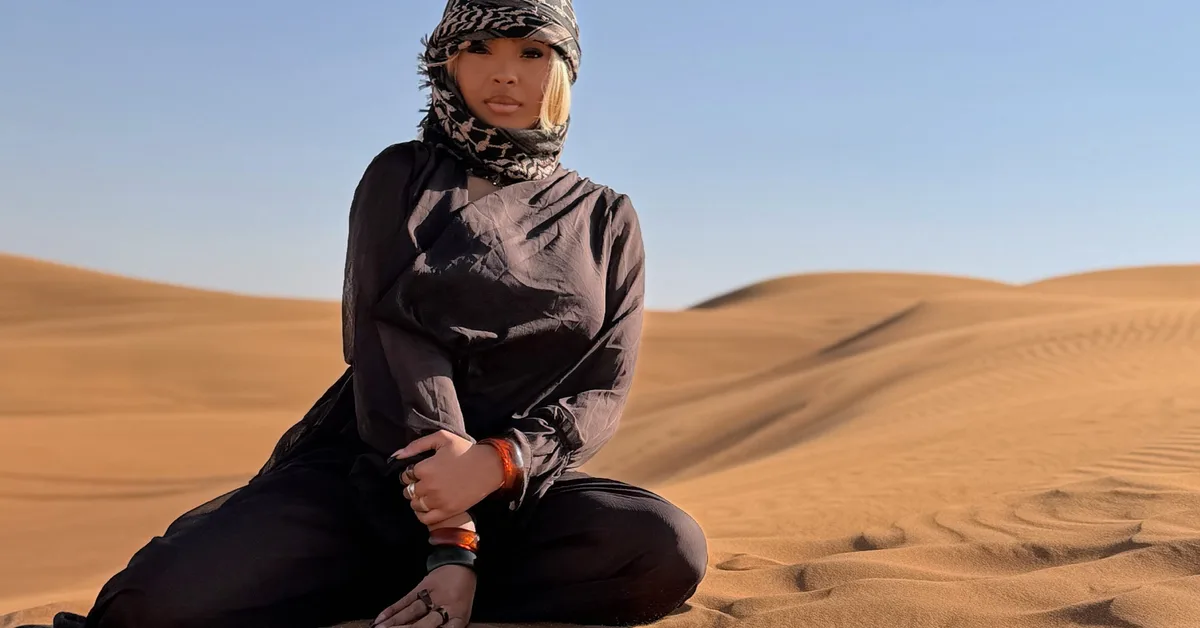 Tourists who say they are stranded in the Middle East are launching GoFundMe campaigns to cover their hotel bills